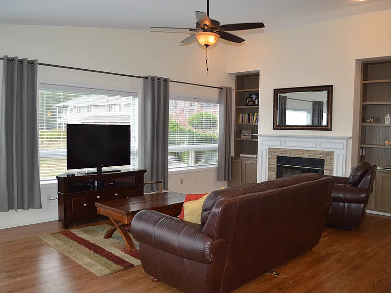 2832 Chambers Bay Dr — Photo 14