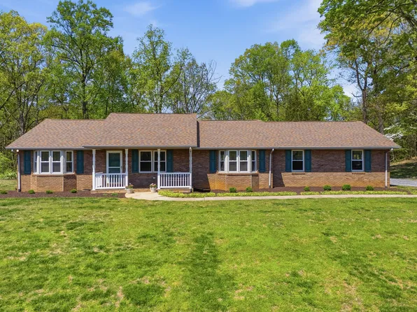 229 Normans Ln, Troutville, VA 24175