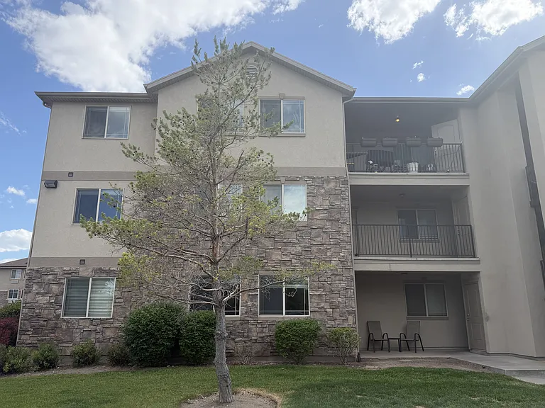 999 Village River Ln #B8 — Photo 1