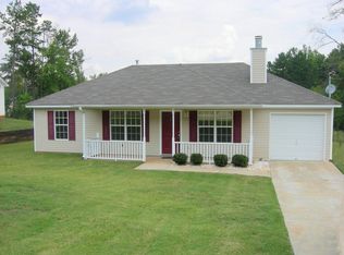 11 Connie Trl, Grantville, GA 30220