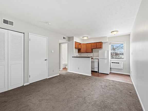 3rd image of 695 Riverview Dr APT B3