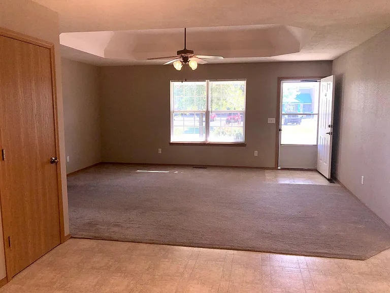 715 N Main Ave — Photo 2