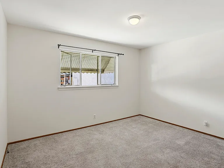 2105 Royal Dr #1 — Photo 25