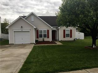 3016 Hunters Creek Ct, Charlotte, NC 28269