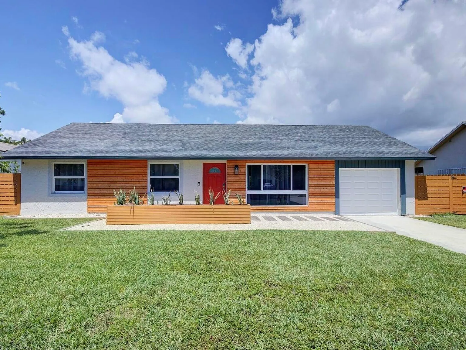 3 bed, 2.0 bath, 1450 sqft, $5,000 — Photo 3
