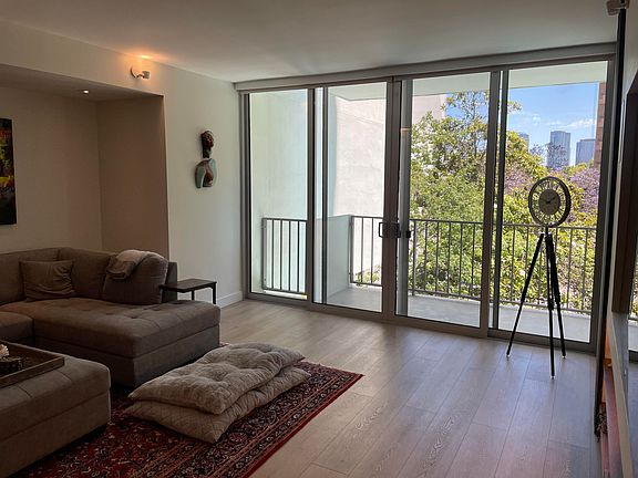3rd image of 10433 Wilshire Blvd APT 202