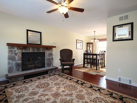 5th image of 141 Willow Pond Way