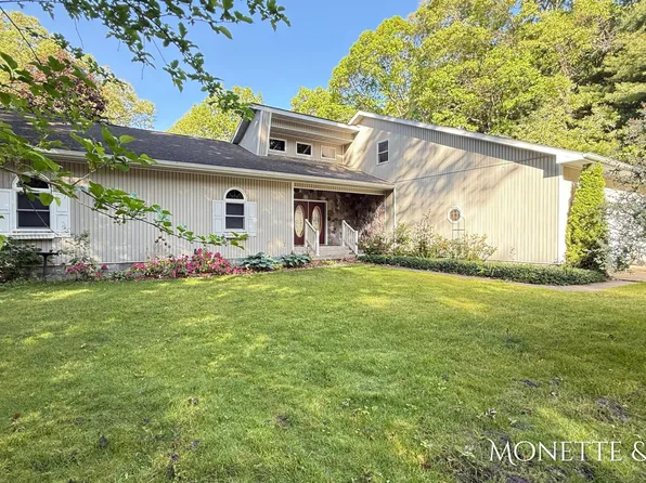 2550 Cove Rd, Twin Lake, MI 49457