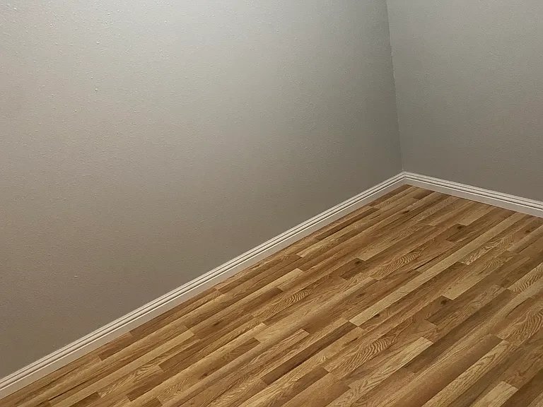 1341 E 4th St E — Photo 10