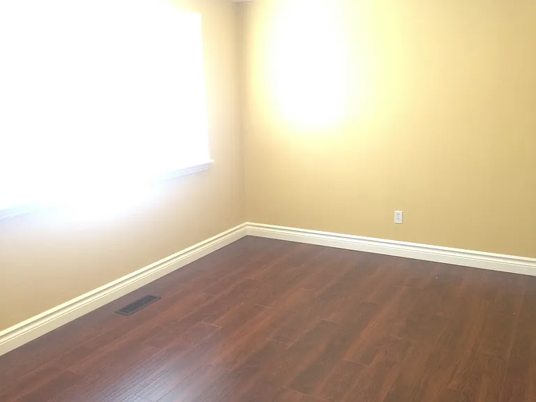 1639 E Saint Charles Pl — Photo 5
