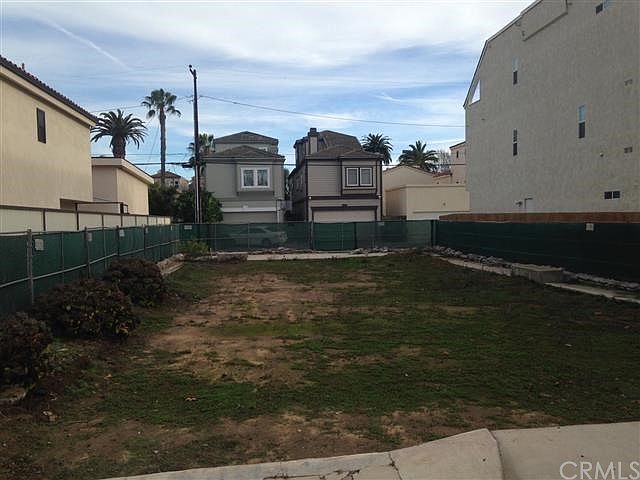 50' frontage. enough room to build two SFRs