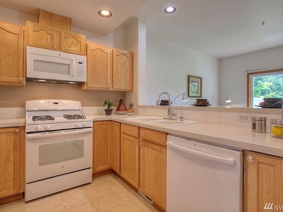 4th image of 418 17th St SE Unit 5B