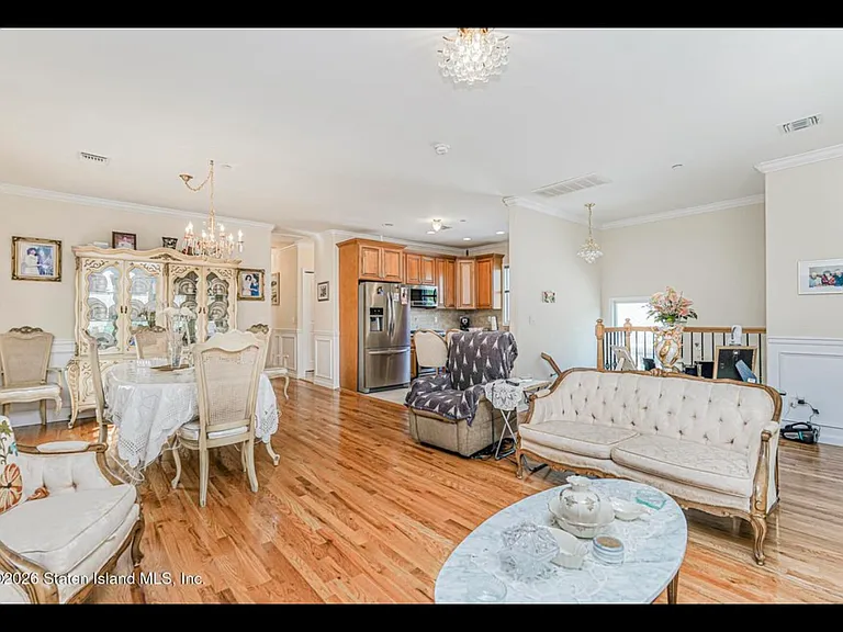 16 Allen Pl #1 — Photo 2