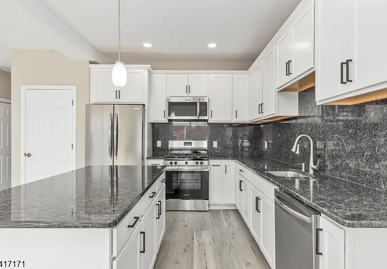 156 N Auten Ave — Photo 35