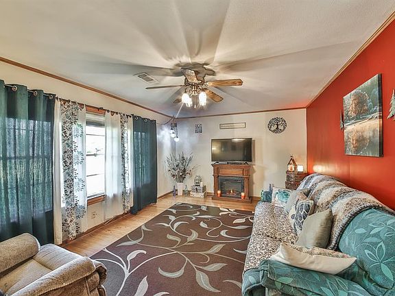 3rd image of 114 N Holly Dr