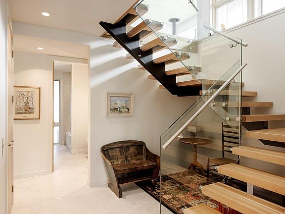 5th image of 855 Runnymede Pl