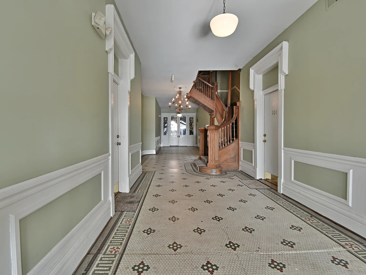 2 bed, 1200 sqft, $1,750 — Photo 3