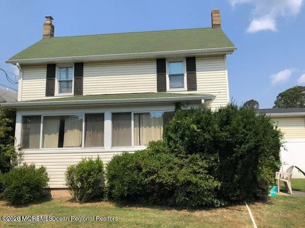 317 Roosevelt Ave, Oakhurst, NJ 07755