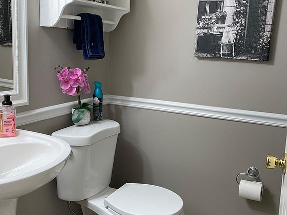 5th image of 4012 Blackstone Dr