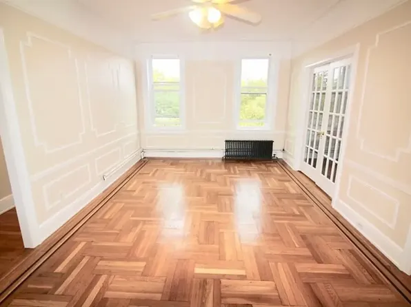202 Marine Avenue image 1 of 7