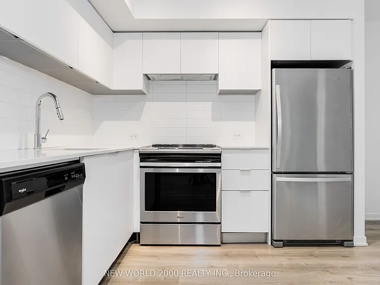 101 Roehampton Ave #2002 — Photo 2