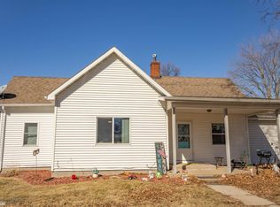 318 W Nichols St, Stronghurst, IL 61480