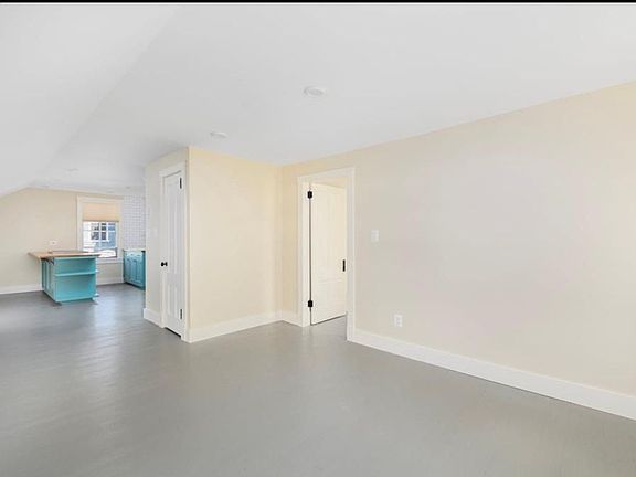 5th image of 1934 Smith St #2