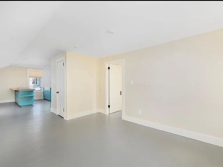 1934 Smith St #2 — Photo 5