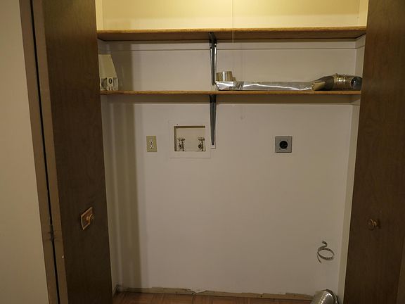 Laundry hookup (kitchen