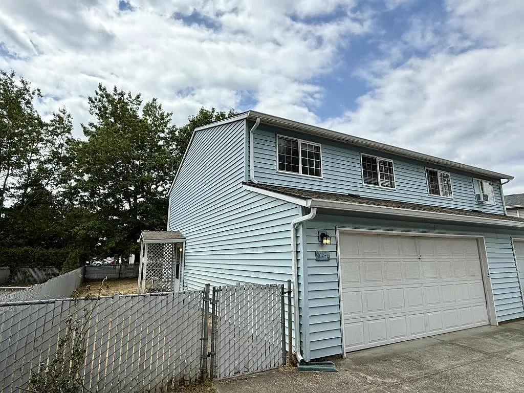 919 SE 153rd Ave — Photo 1