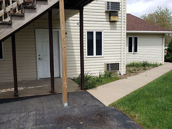 3rd image of 628 N Montour St APT 3