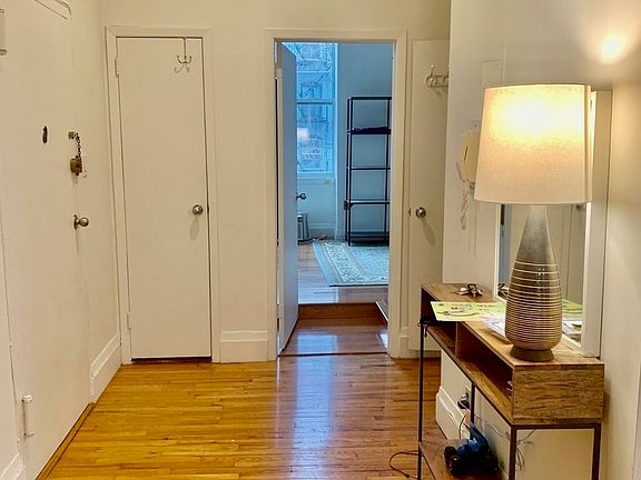 5th image of 19 Tompkins Pl APT 2