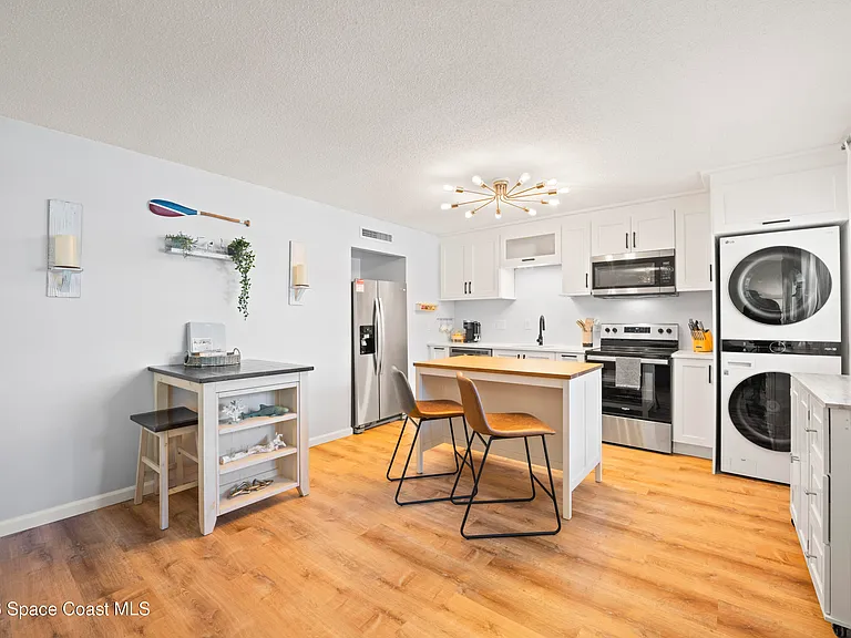 299 E Central Blvd #7 — Photo 3