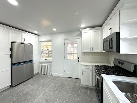 5th image of 36-19 Garden View Ter