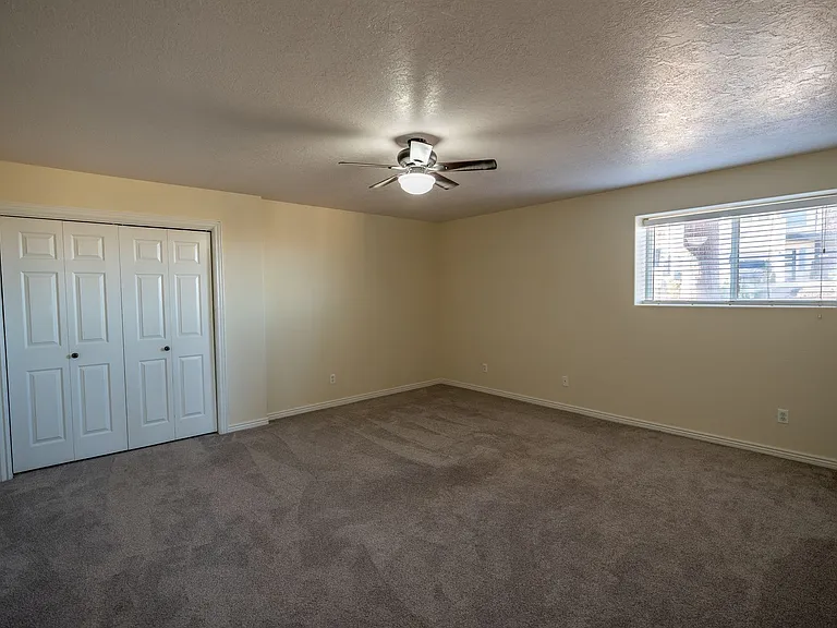 2541 W Spilsbury Ct — Photo 43