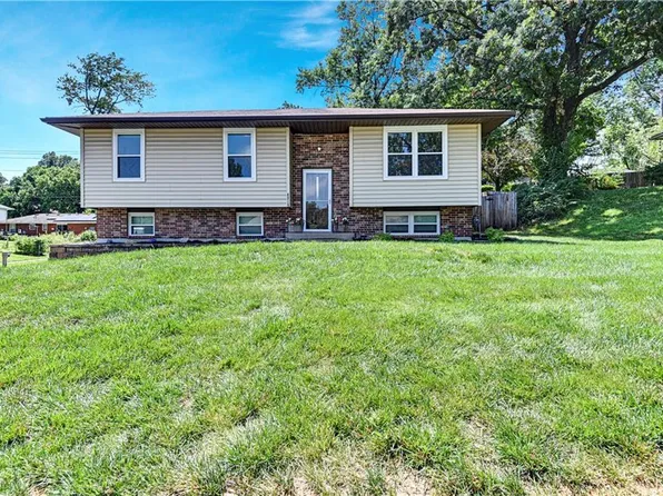 4010 S Colonial Dr, Independence, MO 64055