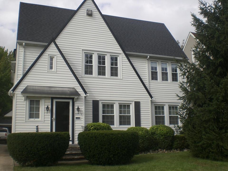Exterior of home,well kept,quiet home.Perfect for graduate students, Med students needing quiet environment to study and Seniors.