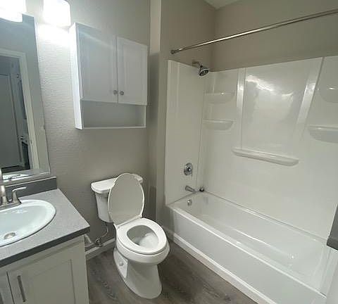 5th image of 1500 Laurel St APT 301
