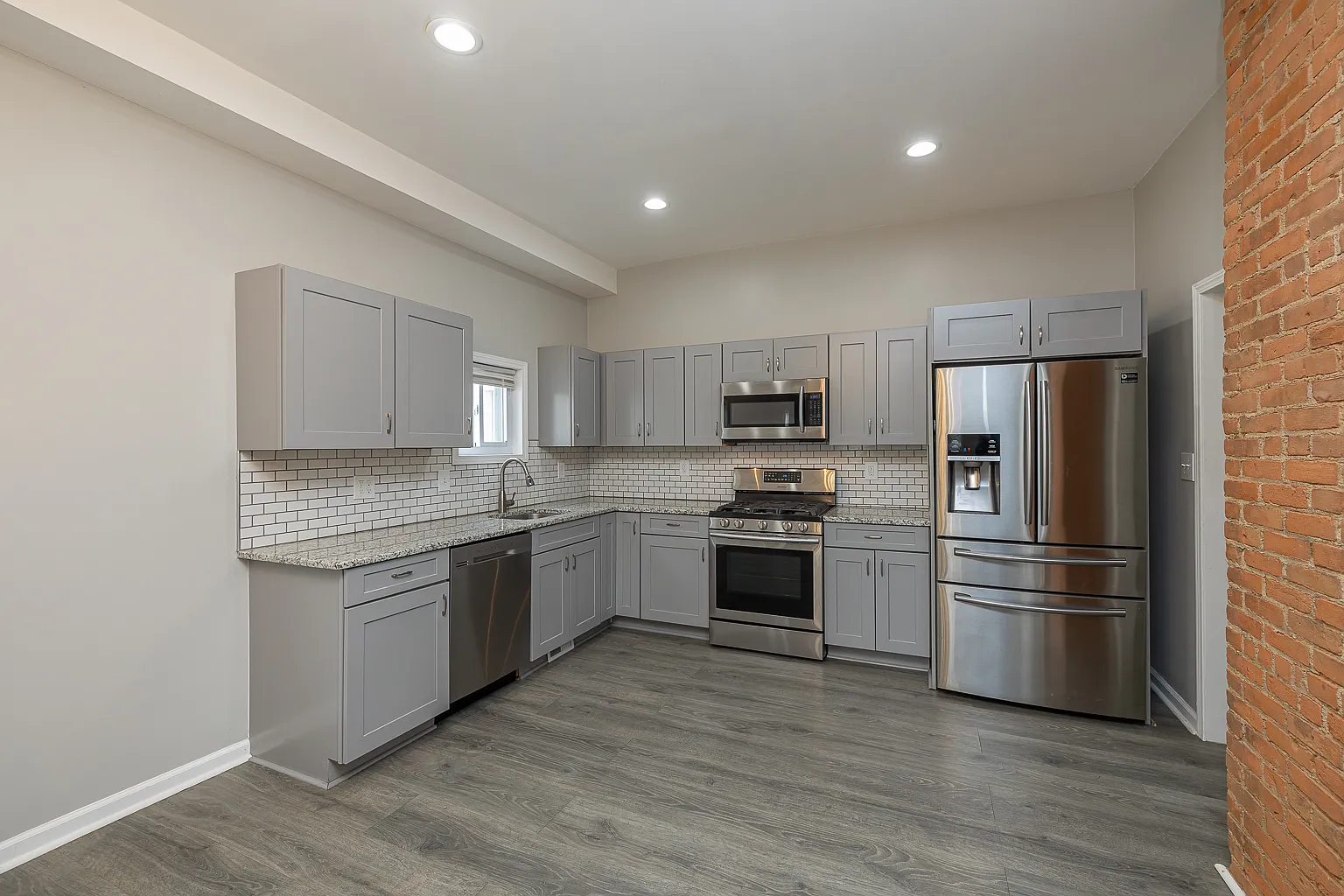 Fully Updated Cleveland Duplex — Photo 4
