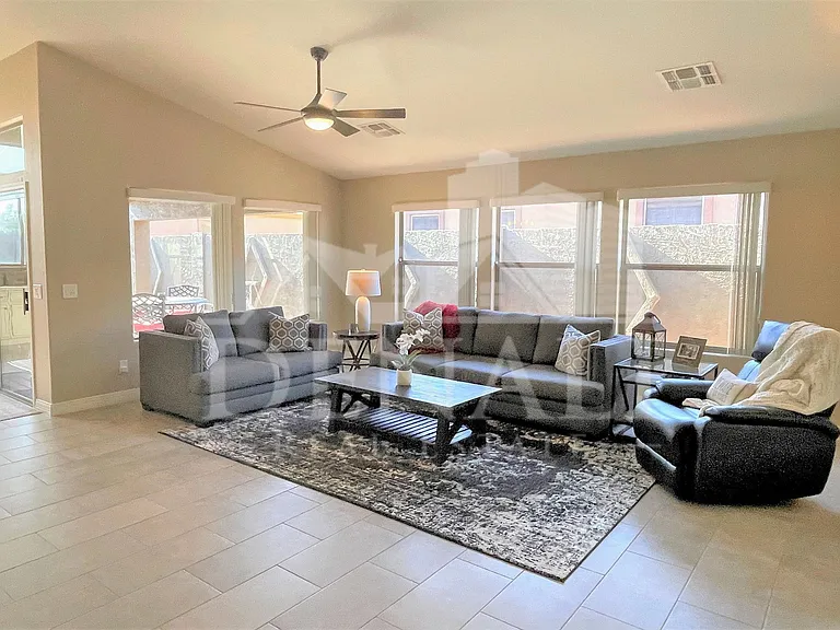 1506 N Sierra Hts — Photo 3