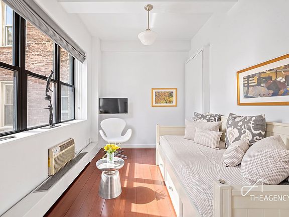 3rd image of 52 E 78th St #4CD