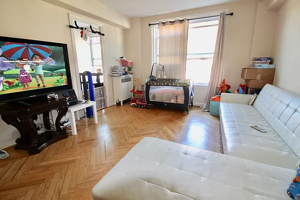 Rented by Realty Nerd | media 12