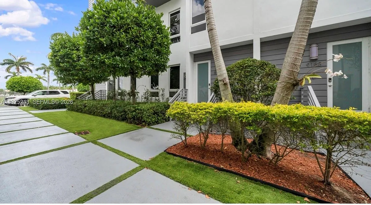 Photo 2 of 25 - 9187 NW 33rd St - Doral, FL Building Photo - 9187 NW 33rd St