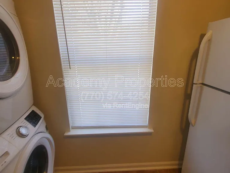200 Sheraton Ct — Photo 5