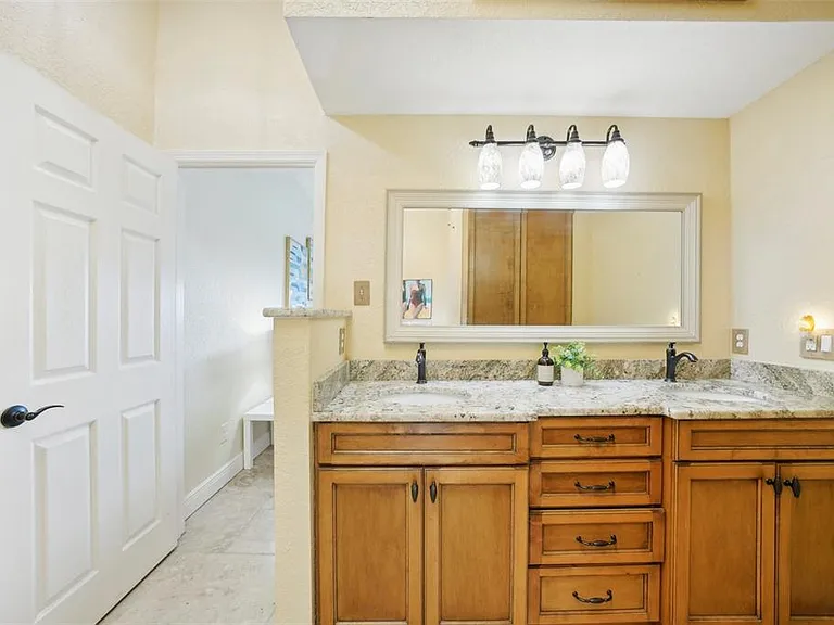 637 Pinellas Bayway S #105 — Photo 38