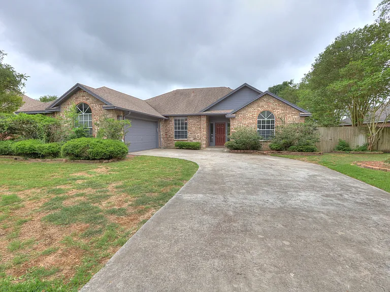 7714 Odessa Dr — Photo 1