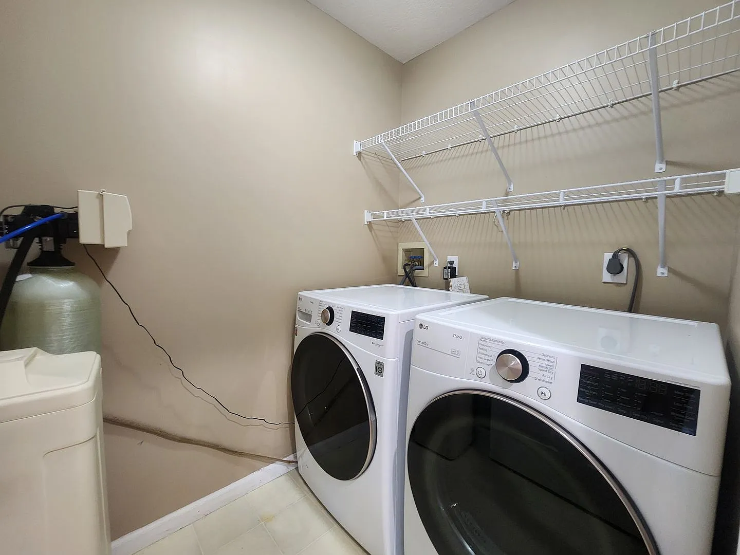 3 Bedroom On Cul-de-sac, East Side Location — Photo 3