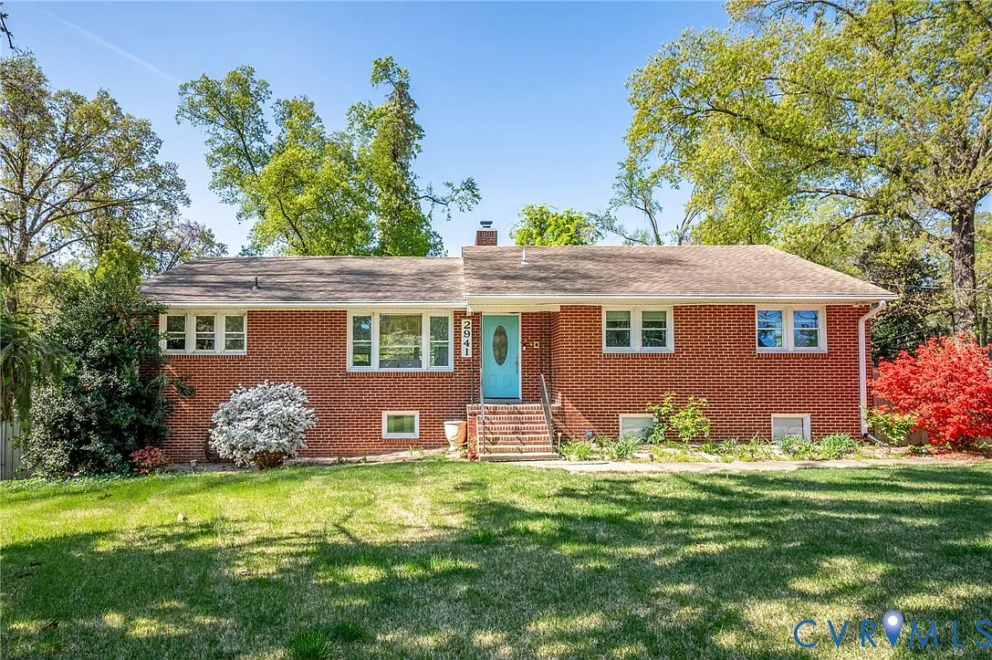 2941 Emblem Dr photo 1