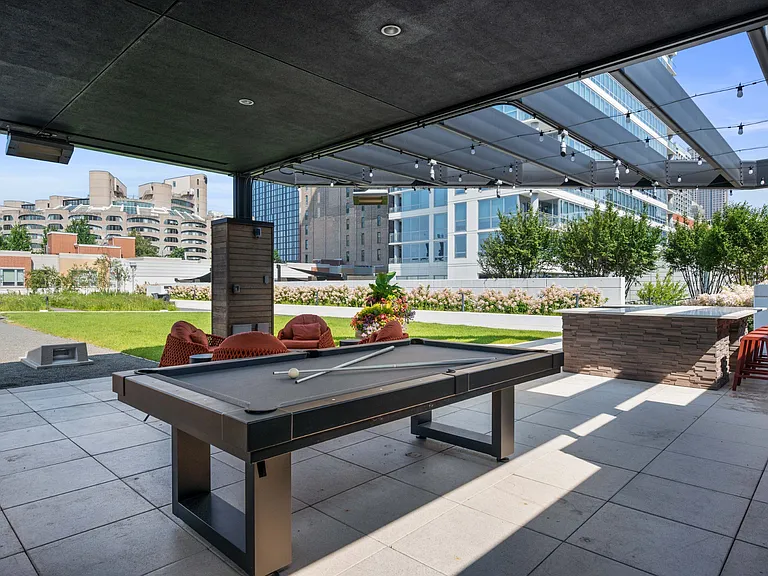Outdoor Patio Area at The Elle Apartments in Chicago, IL 60605