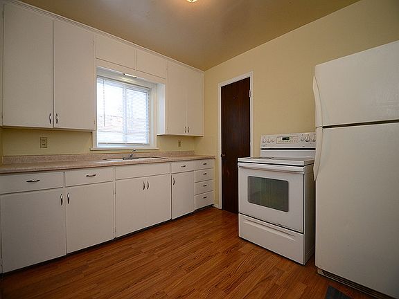 4th image of 210 N 32nd Ave APT 1